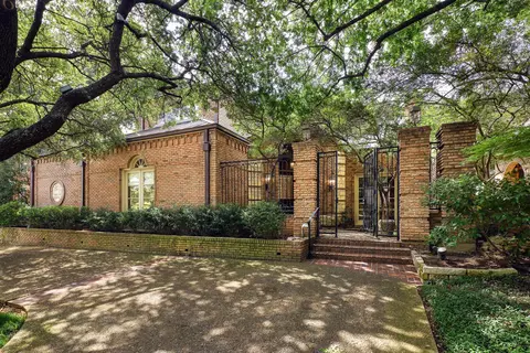 7724 Glen Albens Cir, Dallas, TX 75225