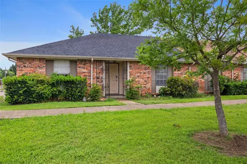 66 W Mountain Creek Dr, Grand Prairie, TX 75052
