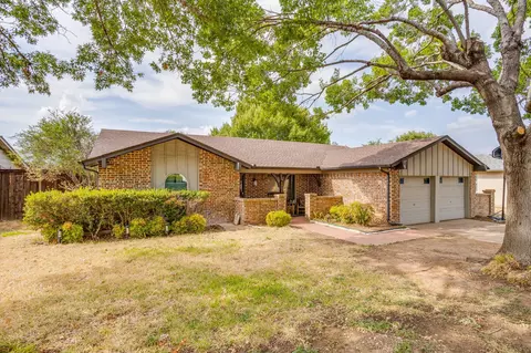 6404 Lavano Dr, Edgecliff Village, TX 76134