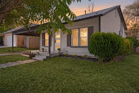 8311 Whitney Dr, White Settlement, TX 76108