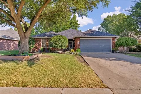 351 Meador Ln, Burleson, TX 76028