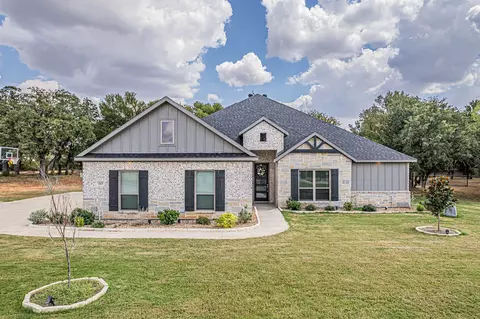 113 Oaks Springs Ln, Weatherford, TX 76087