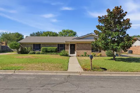 213 Travis Ln, Hewitt, TX 76643