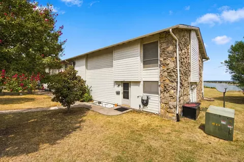 100 Harbor Dr #104, Runaway Bay, TX 76426