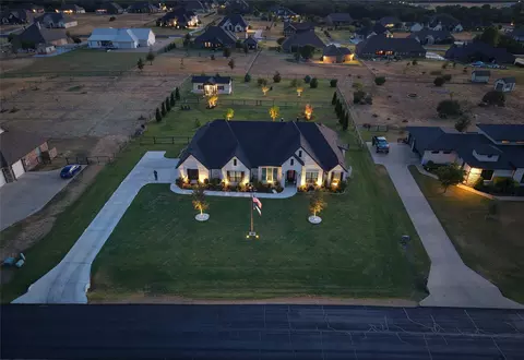 317 Kenyon Ct, Granbury, TX 76049