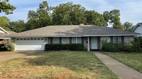 105 W Lilly Ln, Arlington, TX 76010