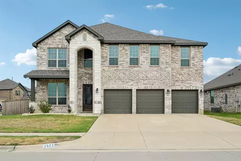 2923 Grand Lookout Ln, Arlington, TX 76001