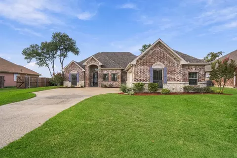 810 Woodcrest Dr, Ennis, TX 75119