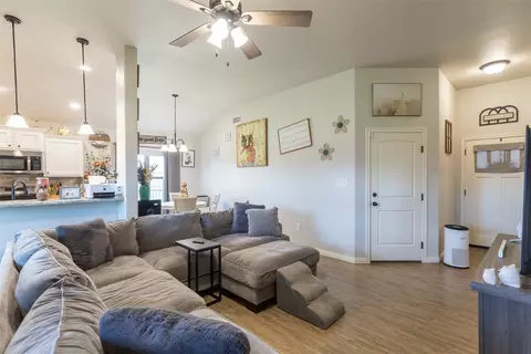 Living - 194 Waterloo Dr, Abilene, TX 79602 photo 1 of 3