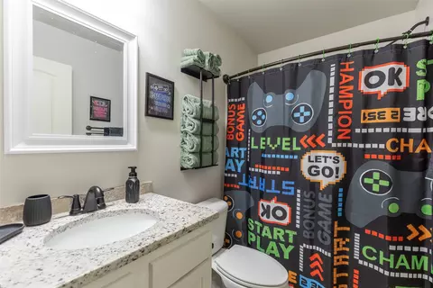 Bath - 194 Waterloo Dr, Abilene, TX 79602 photo 2 of 4