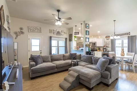 Living - 194 Waterloo Dr, Abilene, TX 79602 photo 2 of 3