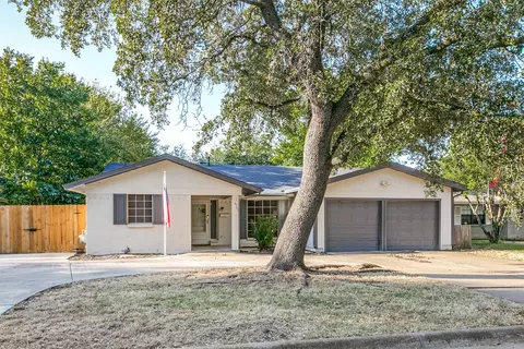 4701 Highgrove Dr, Fort Worth, TX 76132