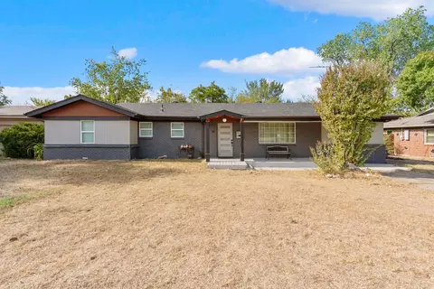 10 Beverly Ct, Bedford, TX 76022