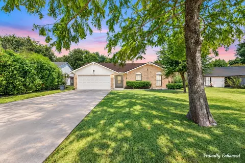 718 Southridge Ct, Grand Prairie, TX 75052