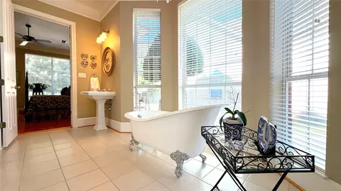 Bath - 8 Griffith Ct, Terrell, TX 75160 photo 3 of 5