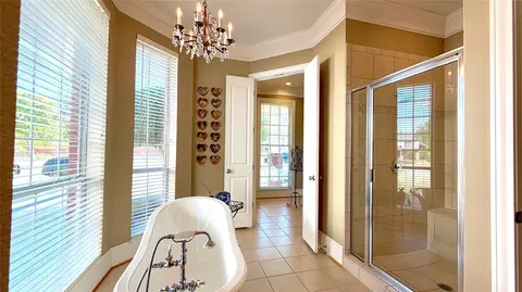 Bath - 8 Griffith Ct, Terrell, TX 75160 photo 2 of 5