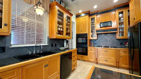 Kitchen - 8 Griffith Ct, Terrell, TX 75160 photo 3 of 4