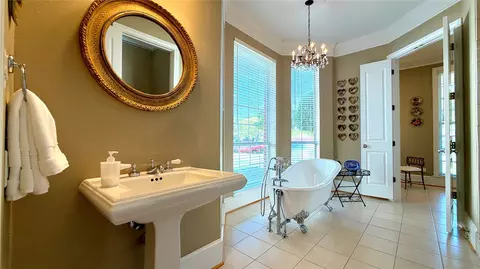 Bath - 8 Griffith Ct, Terrell, TX 75160 photo 1 of 5