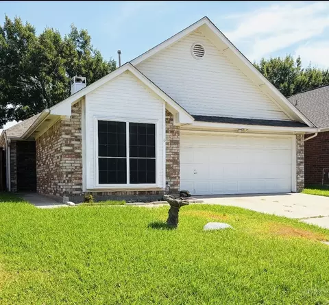 2077 Sundance Ct, Lewisville, TX 75067