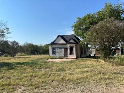 1 S St W, Mount Calm, TX 76673