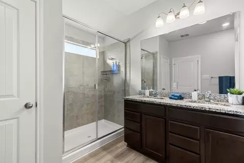 Bath - 10821 Hollister Ln, Waco, TX 76708 photo 3 of 3