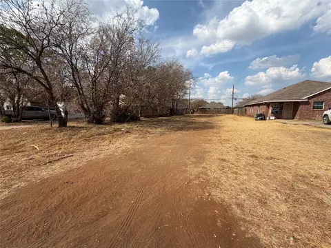 1417 E Robert St, Fort Worth, TX 76104