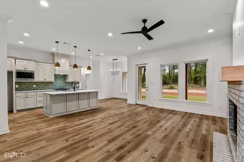 367 Ridge Dr, Stonewall, LA 71078