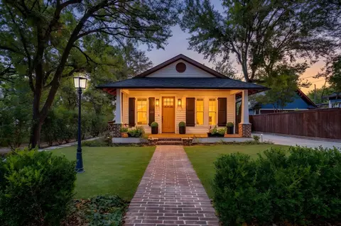 119 W Bluff St, Granbury, TX 76048