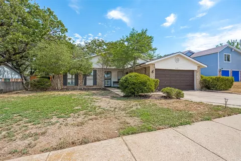 4237 Glen Springs Dr, Arlington, TX 76016