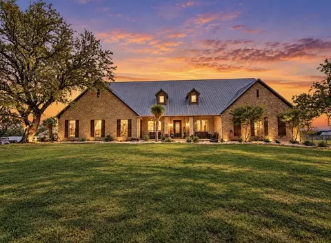 211 Silverado Dr, Weatherford, TX 76087
