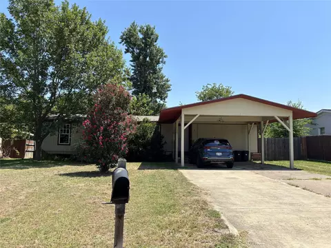 1314 Honeysuckle Dr, Mansfield, TX 76063