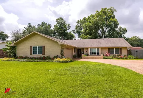 2304 Ashdown Dr, Bossier City, LA 71111