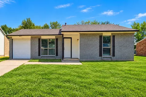 2413 Navasota Cir, Fort Worth, TX 76131