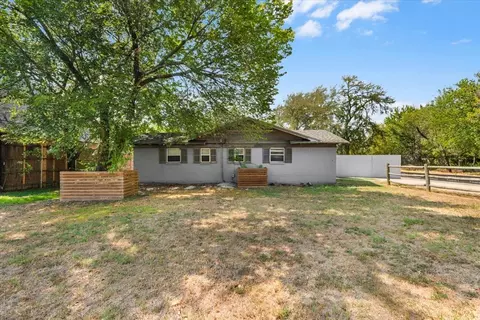 6817 Simmons Rd, North Richland Hills, TX 76182