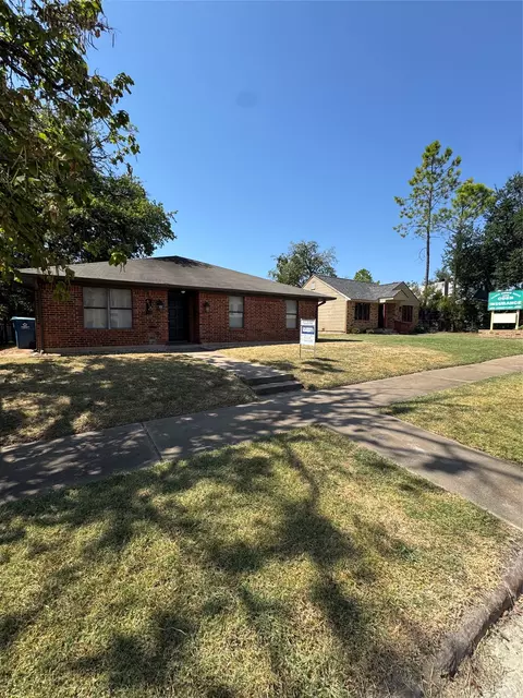 614 W Woodard St, Denison, TX 75020