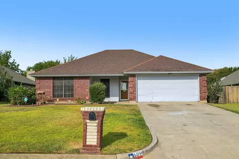 609 Ruth Dr, Kennedale, TX 76060