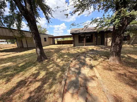 1223 Yowell Rd, Whitesboro, TX 76273