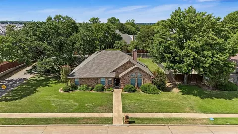 1300 Oak Harbor Blvd, Azle, TX 76020