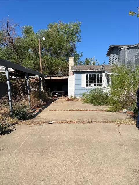 1279 Willow Ln, Denton, TX 76207