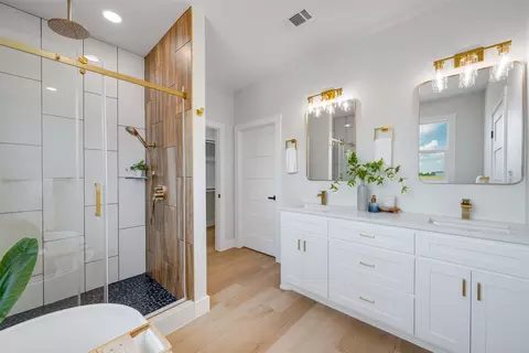 Bath - 11 Private Road 33084, Sumner, TX 75486 photo 3 of 4