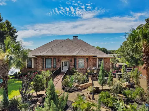 2910 Lakeshore Ct, Arlington, TX 76013