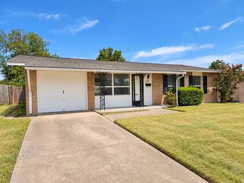 3609 Glacier Ln, Garland, TX 75042