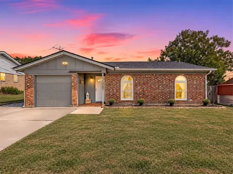 7008 Smithfield Rd, North Richland Hills, TX 76182