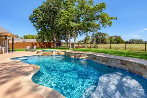 107 Willow Oak Dr, Krugerville, TX 76227