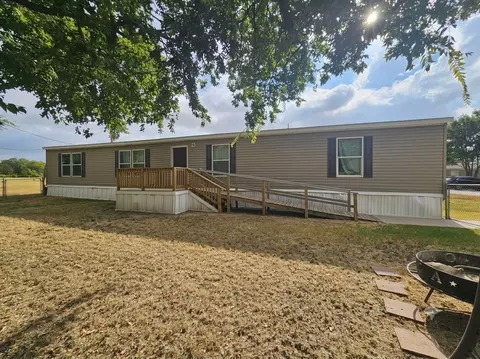 806 S 3rd St #6, Grandview, TX 76050