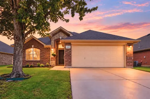 1347 Lake Forest Dr, Grand Prairie, TX 75052