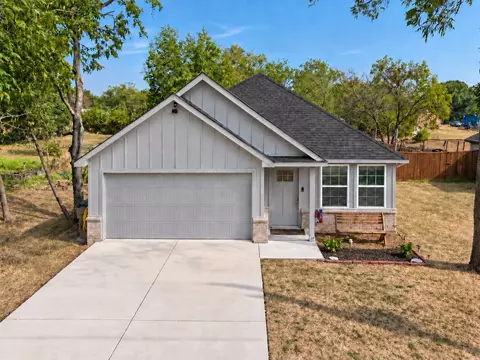 100 Elm St, Lone Oak, TX 75453