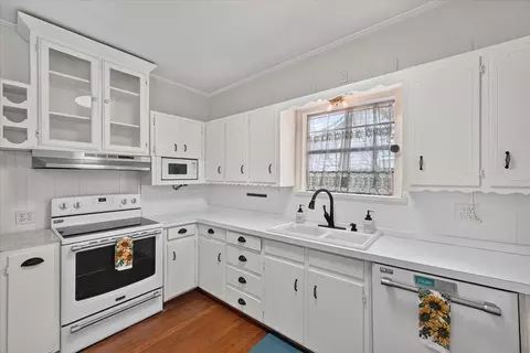 Kitchen - 304 E Main St, Itasca, TX 76055 photo 5 of 6