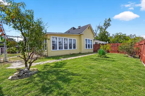 Exterior - 304 E Main St, Itasca, TX 76055 photo 7 of 10