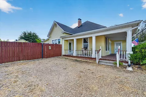 Exterior - 304 E Main St, Itasca, TX 76055 photo 4 of 10